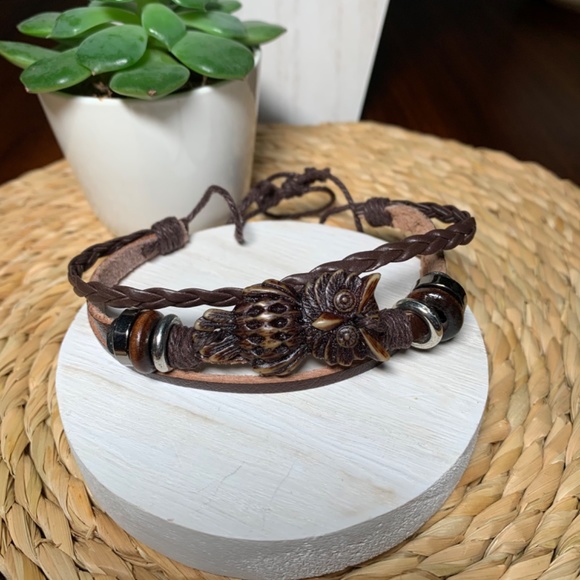 Brown or Black Leather Banded OWL Adjustable Bracelet, Unisex - Picture 5 of 10